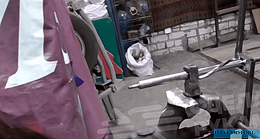Machine manuelle pour la fabrication de paniers carrés en acier