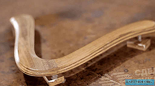 Bumerangue caseiro com pedaços desnecessários de madeira