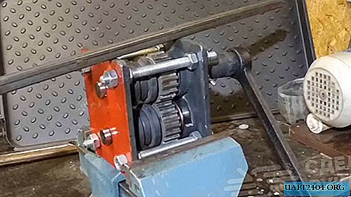 Máquina casera para reforzar un tubo de perfil.