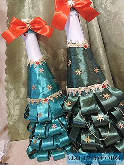 الشمبانيا في ثوب شجرة عيد الميلاد