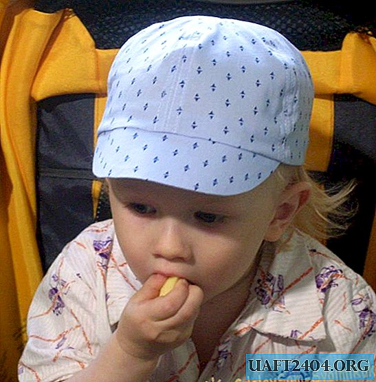 We sew a summer cap for the baby
