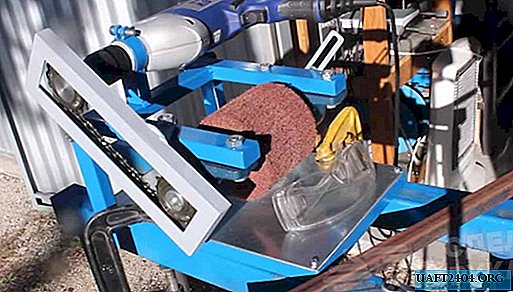 Machine for cleaning metal blanks from rust
