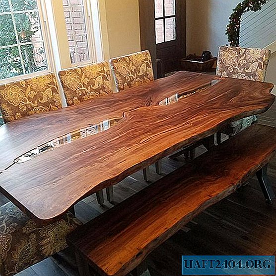 Massief houten tafel en bank