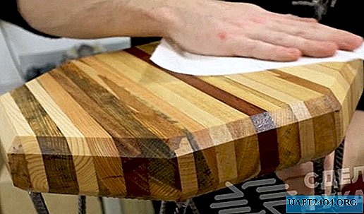 Stolička z dřevěných palet a kování