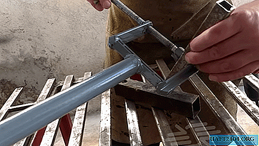 Convenient third-hand welder with clamp