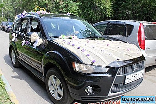 Decoration for a wedding car of roses