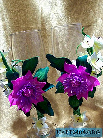 Decorating glasses with hydrangea flowers and foamiran anemones