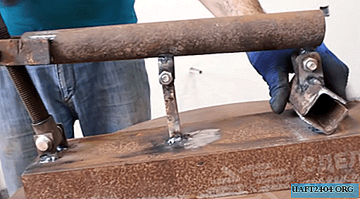 Universal table vise with vertical clamp