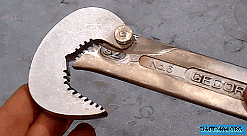 Do-it-yourself universal wrench made of carob