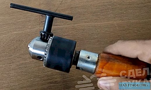 Universal hand tool from a chuck for a drill