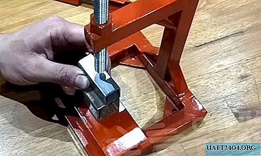 Universal fixture for fixing workpieces before welding