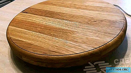 DIY draaibare podiumstandaard gemaakt van hout