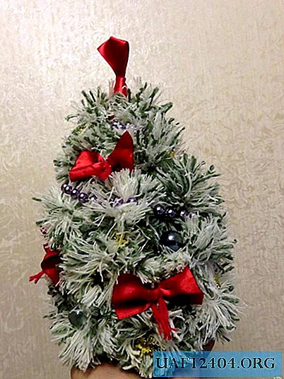 Christmas tree of pompons