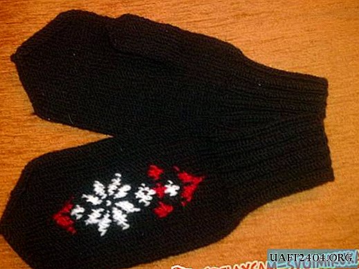 Women's mittens with a Norwegian star